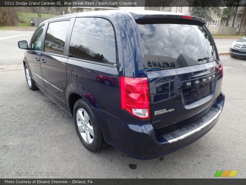 Blue Streak Pearl / Black/Light Graystone 2013 Dodge Grand Caravan SE