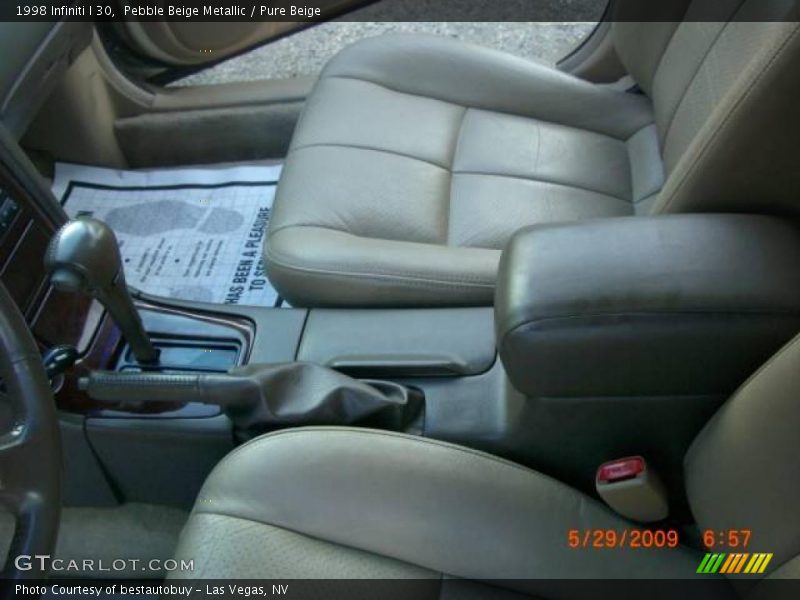 Pebble Beige Metallic / Pure Beige 1998 Infiniti I 30