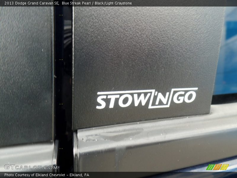 Blue Streak Pearl / Black/Light Graystone 2013 Dodge Grand Caravan SE