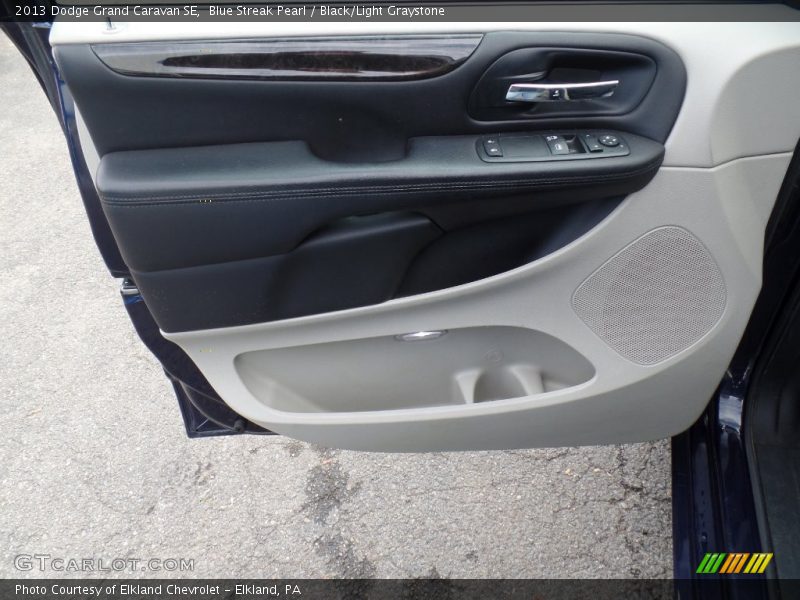 Blue Streak Pearl / Black/Light Graystone 2013 Dodge Grand Caravan SE