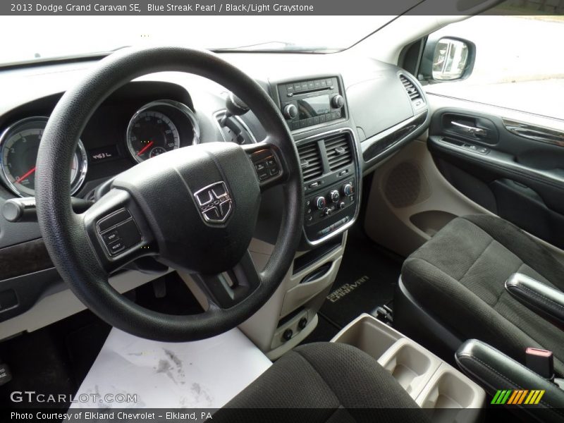 Blue Streak Pearl / Black/Light Graystone 2013 Dodge Grand Caravan SE
