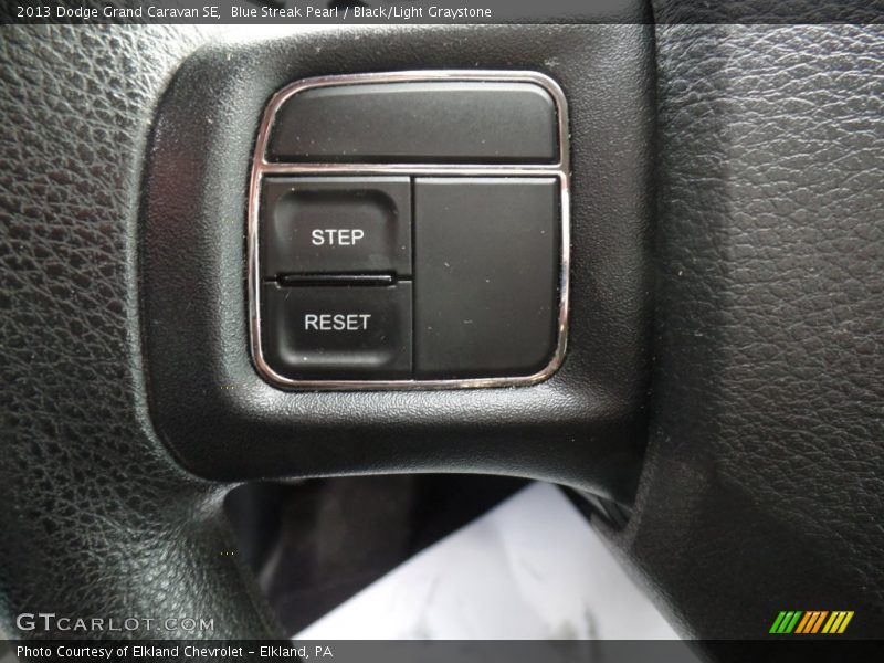 Blue Streak Pearl / Black/Light Graystone 2013 Dodge Grand Caravan SE