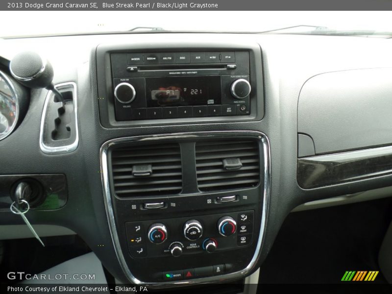 Blue Streak Pearl / Black/Light Graystone 2013 Dodge Grand Caravan SE