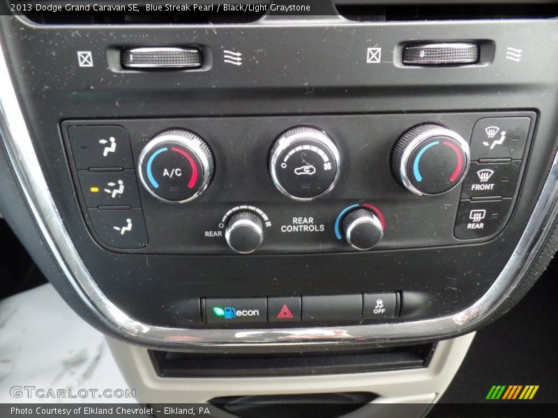 Blue Streak Pearl / Black/Light Graystone 2013 Dodge Grand Caravan SE