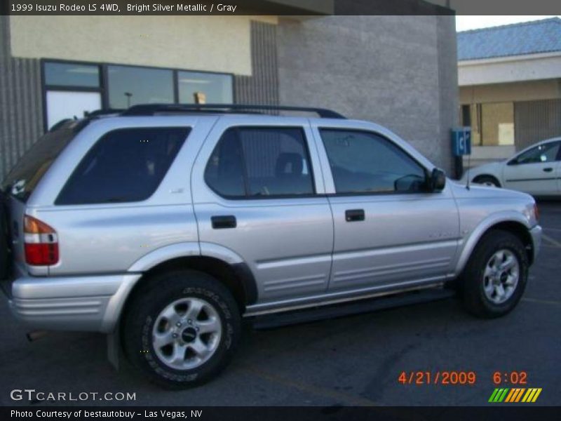 Bright Silver Metallic / Gray 1999 Isuzu Rodeo LS 4WD