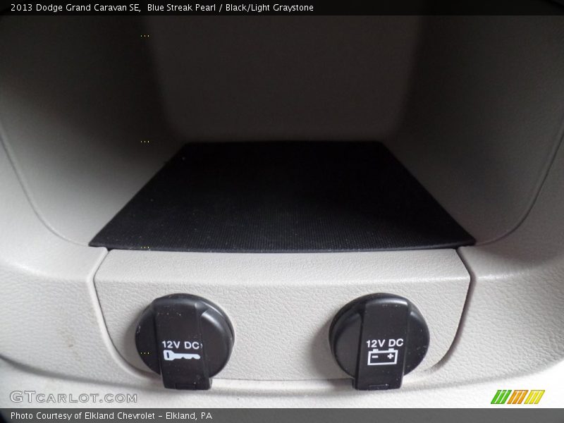 Blue Streak Pearl / Black/Light Graystone 2013 Dodge Grand Caravan SE