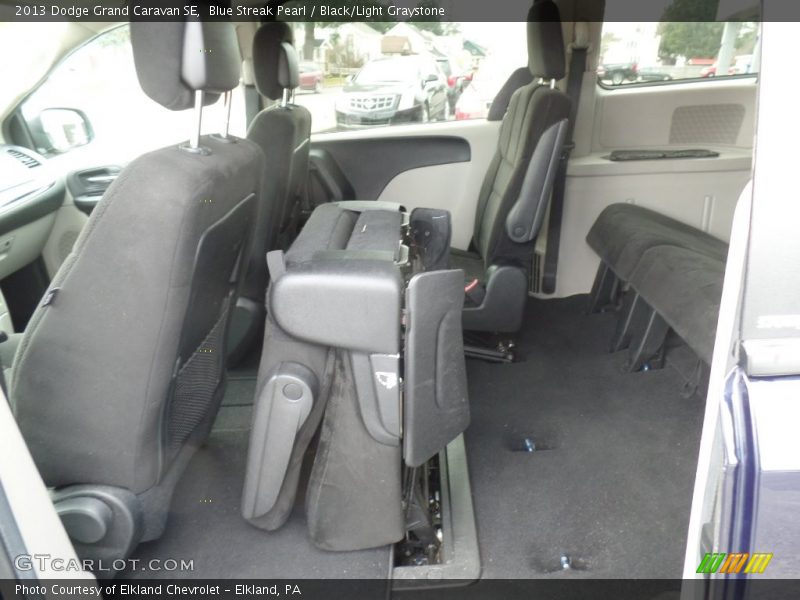 Blue Streak Pearl / Black/Light Graystone 2013 Dodge Grand Caravan SE