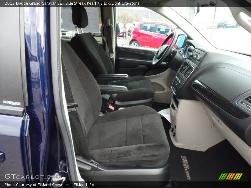 Blue Streak Pearl / Black/Light Graystone 2013 Dodge Grand Caravan SE