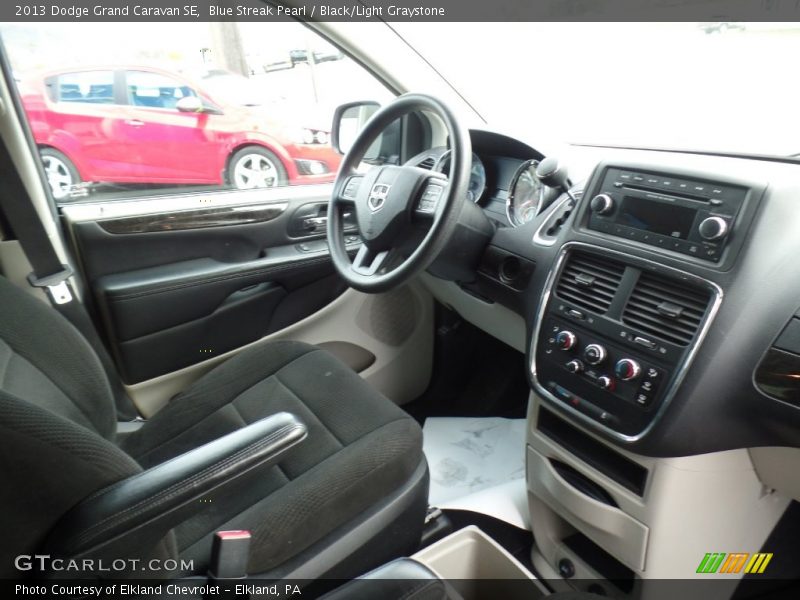 Blue Streak Pearl / Black/Light Graystone 2013 Dodge Grand Caravan SE