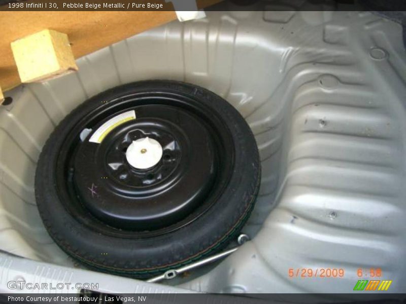 Pebble Beige Metallic / Pure Beige 1998 Infiniti I 30