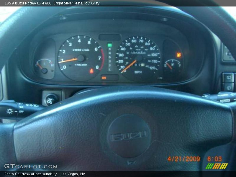 Bright Silver Metallic / Gray 1999 Isuzu Rodeo LS 4WD