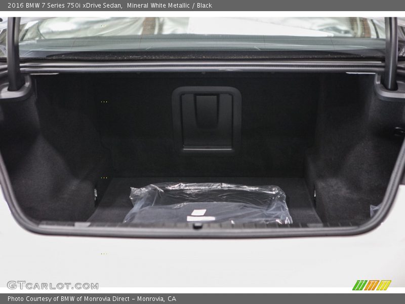 Mineral White Metallic / Black 2016 BMW 7 Series 750i xDrive Sedan