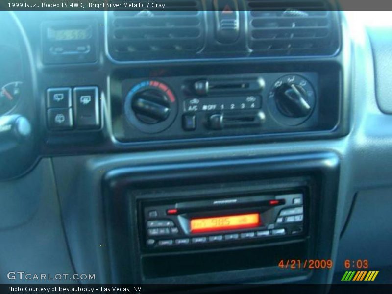 Bright Silver Metallic / Gray 1999 Isuzu Rodeo LS 4WD