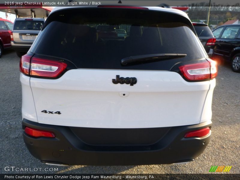 Bright White / Black 2016 Jeep Cherokee Latitude 4x4