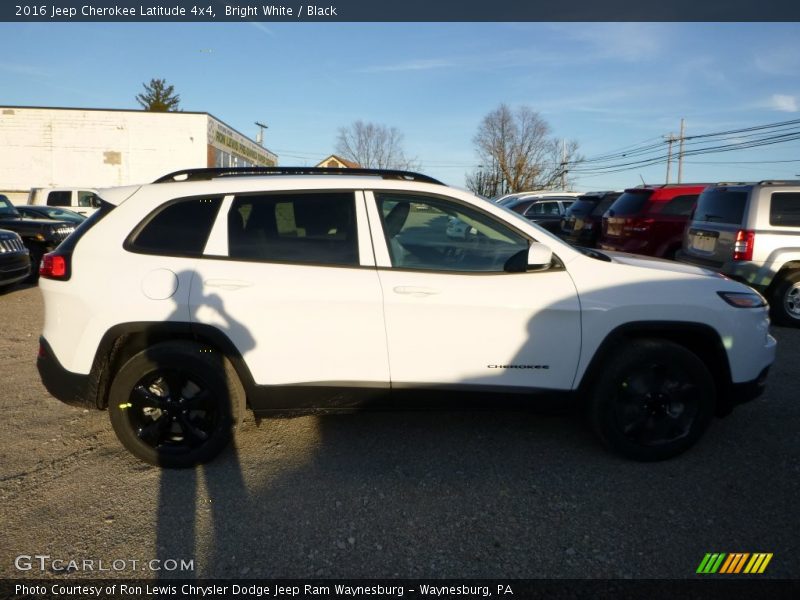 Bright White / Black 2016 Jeep Cherokee Latitude 4x4