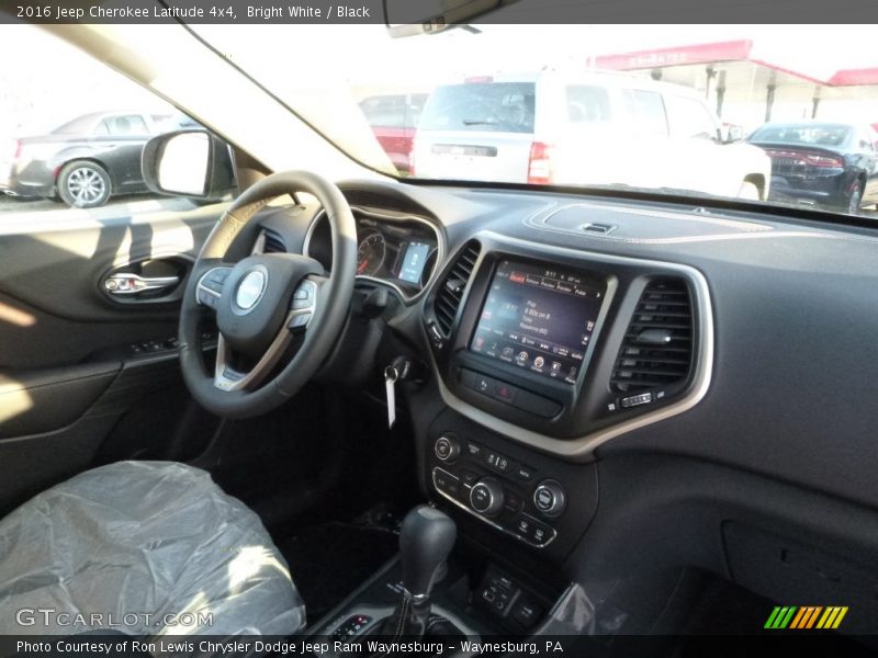 Bright White / Black 2016 Jeep Cherokee Latitude 4x4