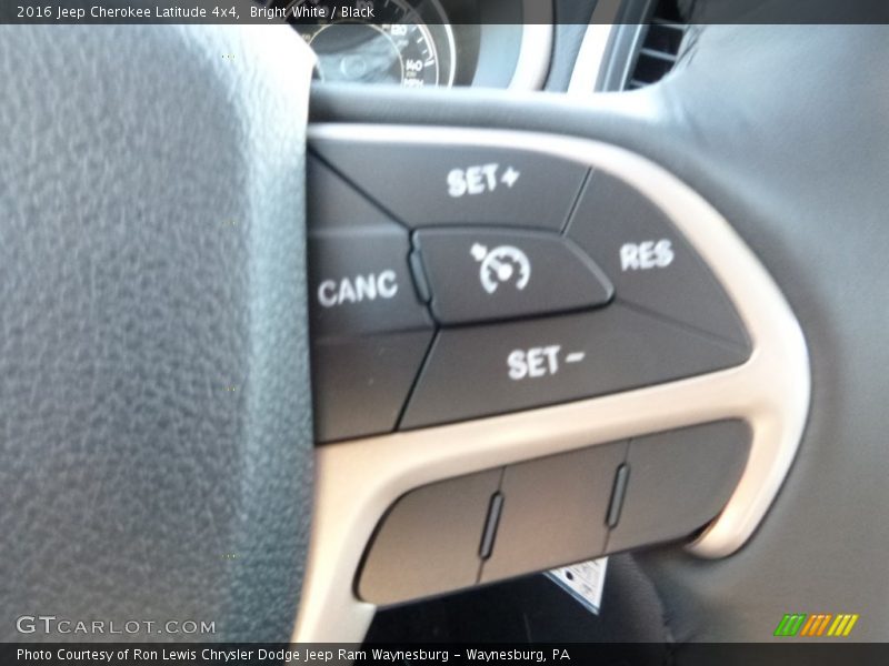 Bright White / Black 2016 Jeep Cherokee Latitude 4x4
