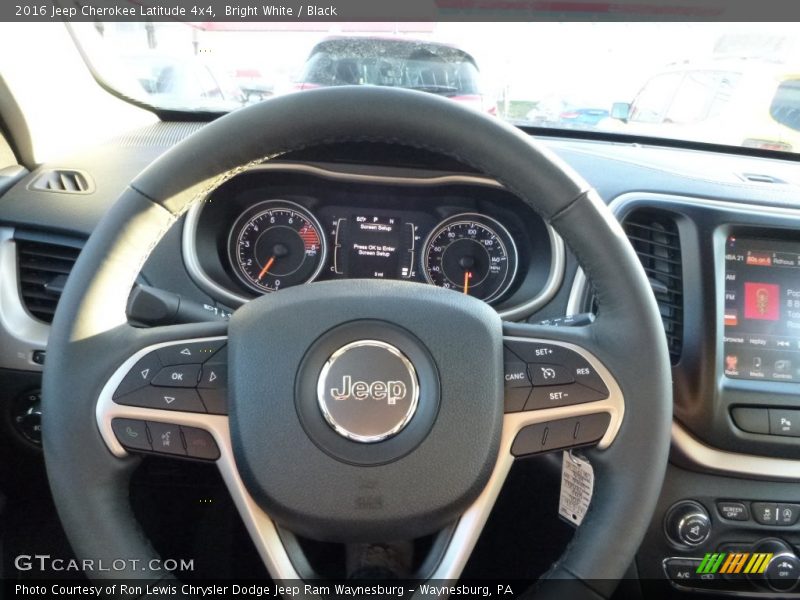 Bright White / Black 2016 Jeep Cherokee Latitude 4x4