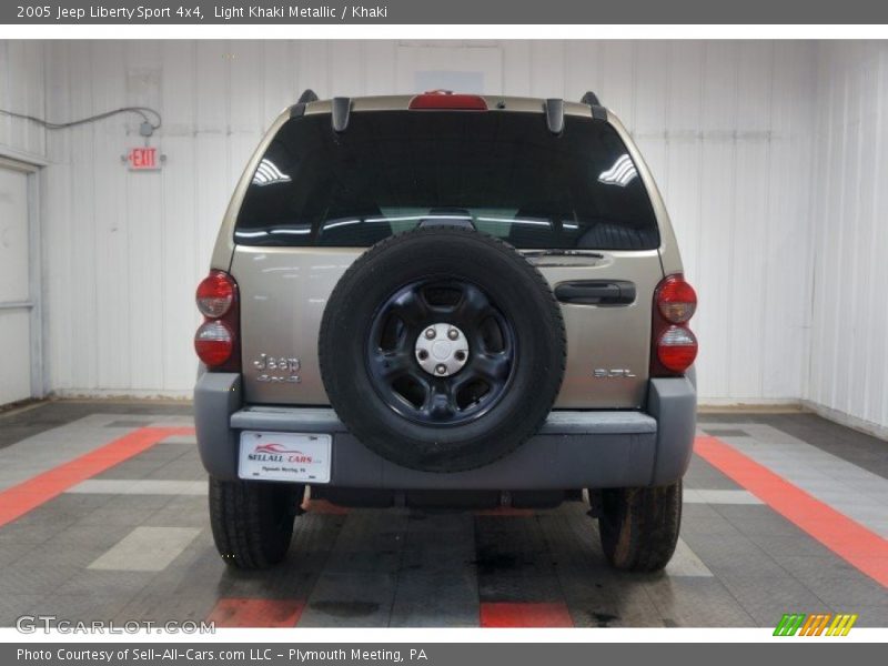 Light Khaki Metallic / Khaki 2005 Jeep Liberty Sport 4x4