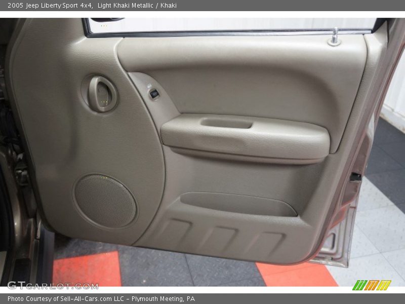 Light Khaki Metallic / Khaki 2005 Jeep Liberty Sport 4x4