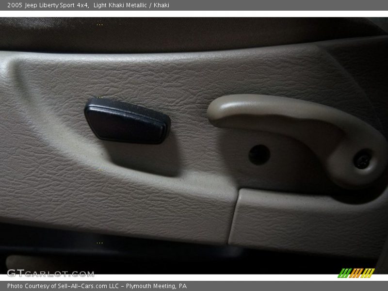 Light Khaki Metallic / Khaki 2005 Jeep Liberty Sport 4x4