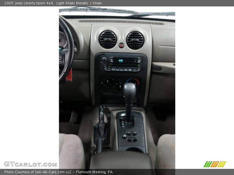 Light Khaki Metallic / Khaki 2005 Jeep Liberty Sport 4x4