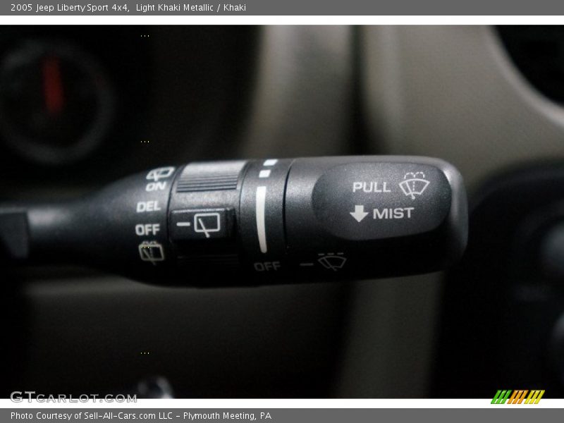 Light Khaki Metallic / Khaki 2005 Jeep Liberty Sport 4x4