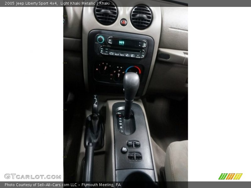 Light Khaki Metallic / Khaki 2005 Jeep Liberty Sport 4x4