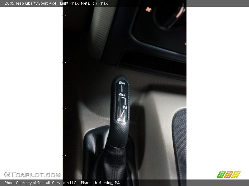 Light Khaki Metallic / Khaki 2005 Jeep Liberty Sport 4x4