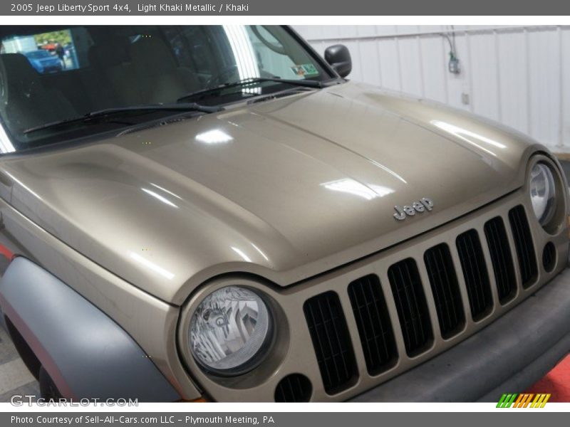 Light Khaki Metallic / Khaki 2005 Jeep Liberty Sport 4x4