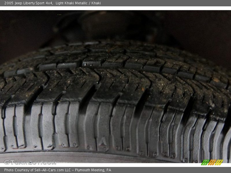 Light Khaki Metallic / Khaki 2005 Jeep Liberty Sport 4x4