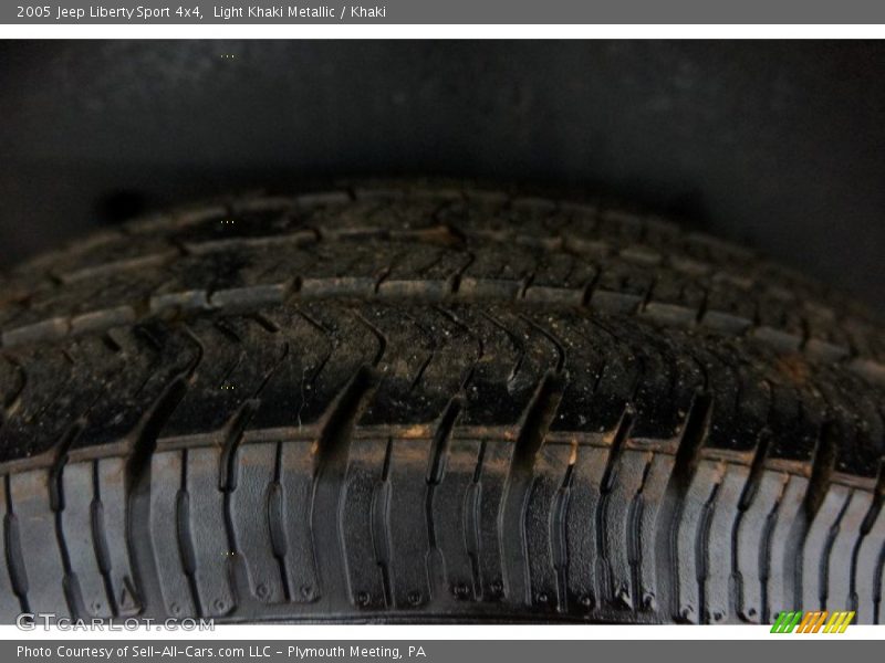 Light Khaki Metallic / Khaki 2005 Jeep Liberty Sport 4x4