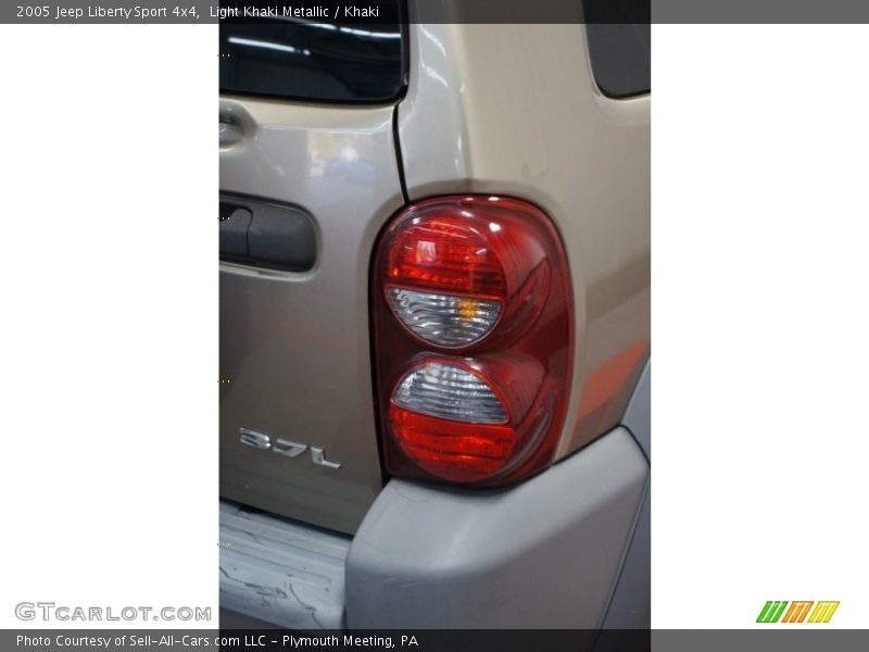 Light Khaki Metallic / Khaki 2005 Jeep Liberty Sport 4x4
