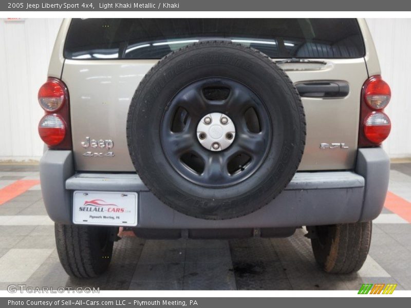Light Khaki Metallic / Khaki 2005 Jeep Liberty Sport 4x4