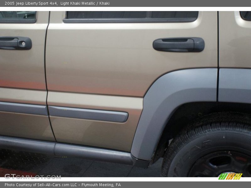 Light Khaki Metallic / Khaki 2005 Jeep Liberty Sport 4x4