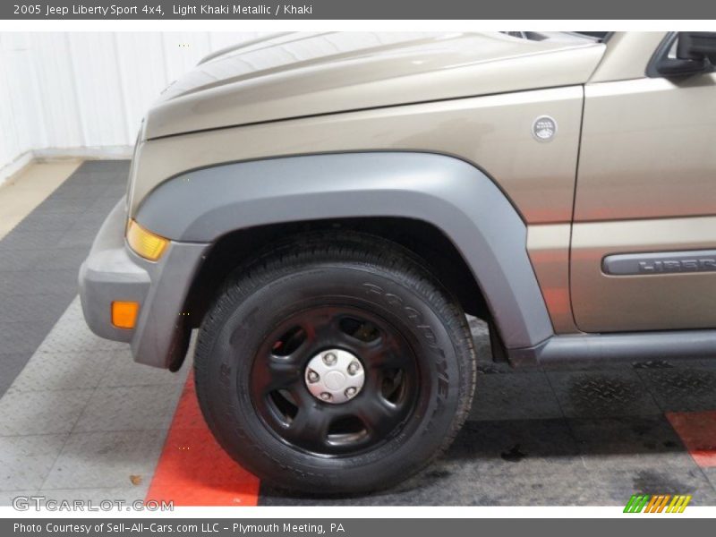 Light Khaki Metallic / Khaki 2005 Jeep Liberty Sport 4x4