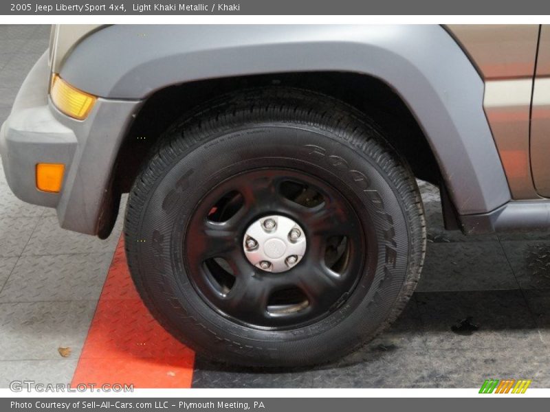 Light Khaki Metallic / Khaki 2005 Jeep Liberty Sport 4x4