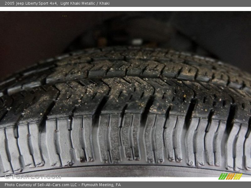Light Khaki Metallic / Khaki 2005 Jeep Liberty Sport 4x4