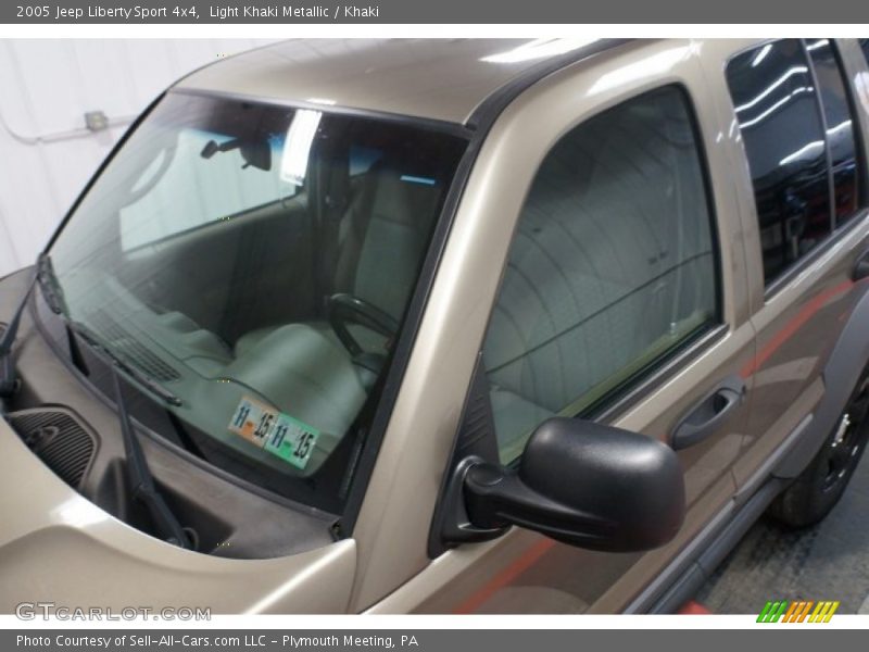 Light Khaki Metallic / Khaki 2005 Jeep Liberty Sport 4x4