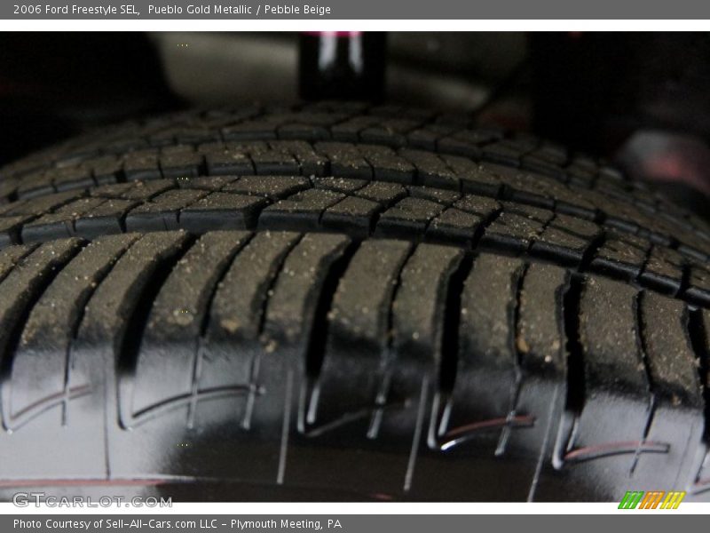 Pueblo Gold Metallic / Pebble Beige 2006 Ford Freestyle SEL