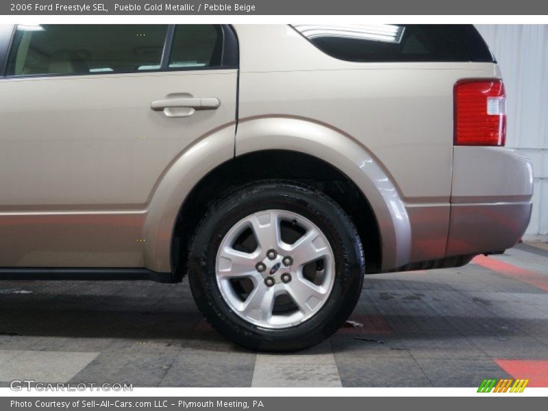 Pueblo Gold Metallic / Pebble Beige 2006 Ford Freestyle SEL