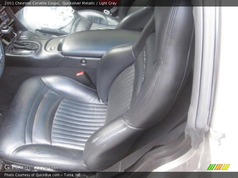 Quicksilver Metallic / Light Gray 2001 Chevrolet Corvette Coupe