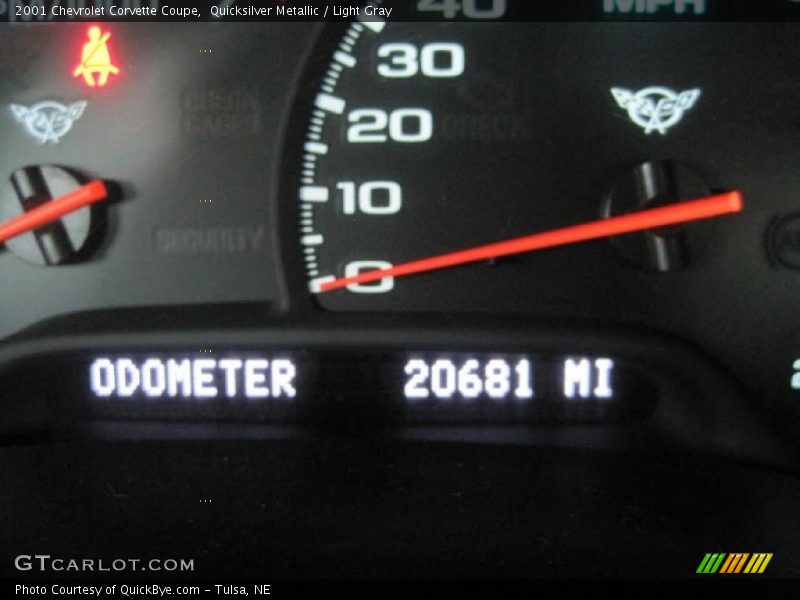 Quicksilver Metallic / Light Gray 2001 Chevrolet Corvette Coupe