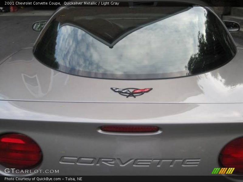 Quicksilver Metallic / Light Gray 2001 Chevrolet Corvette Coupe