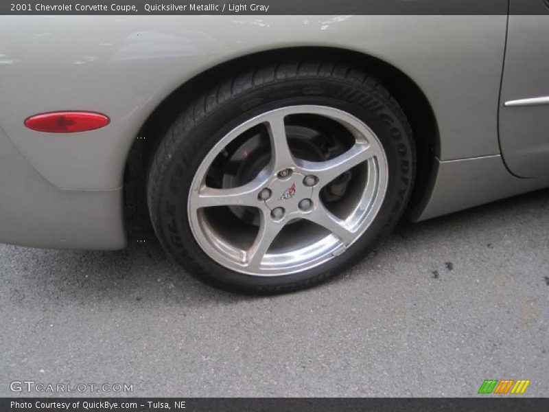 Quicksilver Metallic / Light Gray 2001 Chevrolet Corvette Coupe