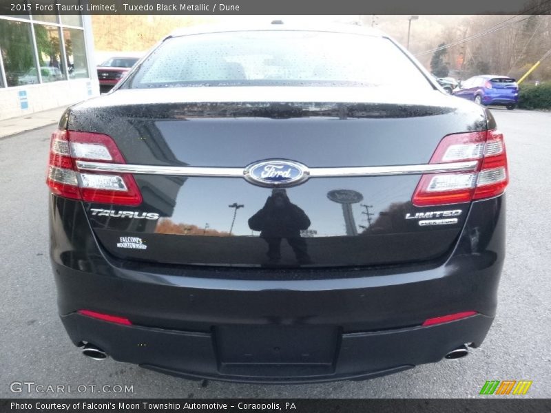 Tuxedo Black Metallic / Dune 2015 Ford Taurus Limited