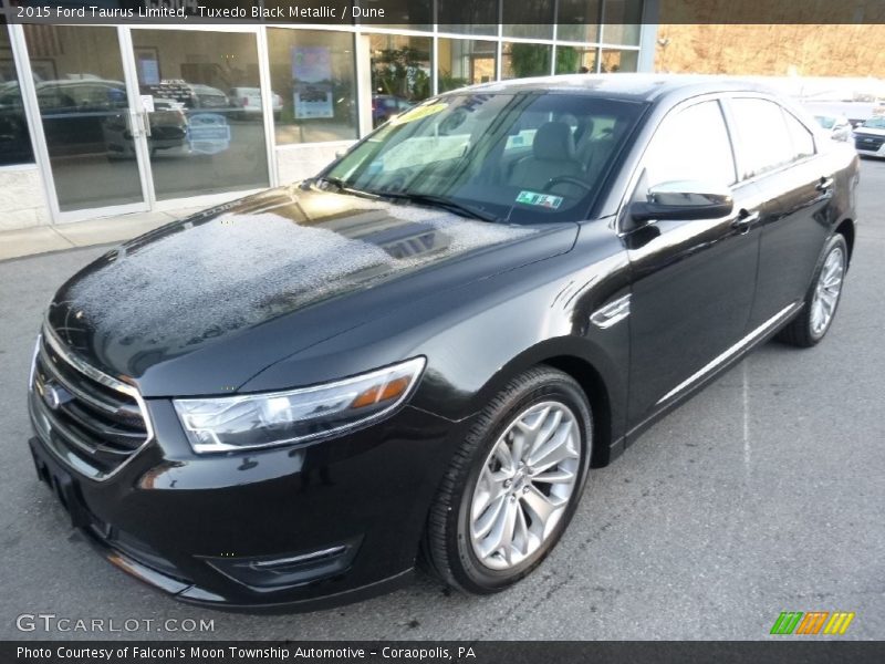Front 3/4 View of 2015 Taurus Limited