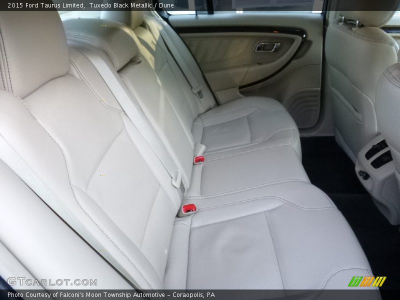 Tuxedo Black Metallic / Dune 2015 Ford Taurus Limited