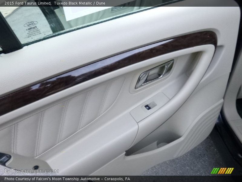 Tuxedo Black Metallic / Dune 2015 Ford Taurus Limited