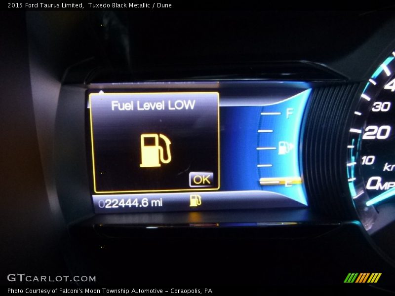 Tuxedo Black Metallic / Dune 2015 Ford Taurus Limited